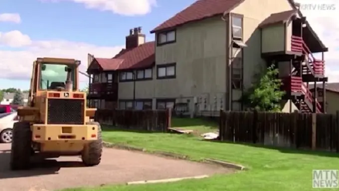 [Bintang] Bulldozer.