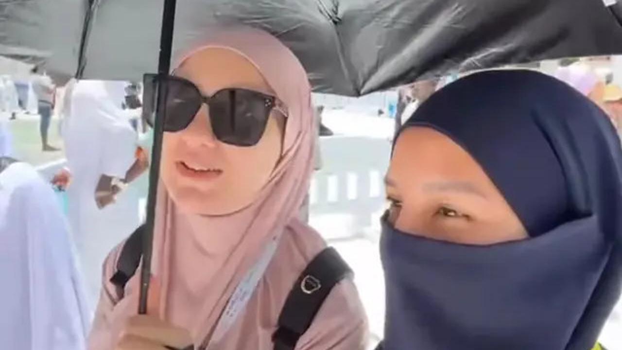 10 Potret Persiapan 'Armuzna' Tya Ariestya di Ibadah Haji 2025, Menanti Dua Tahun