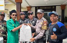 Aksi Kompak, Banser-Pecalang Bersihkan Lokasi Apel Kesetiaan PBNU di Bali