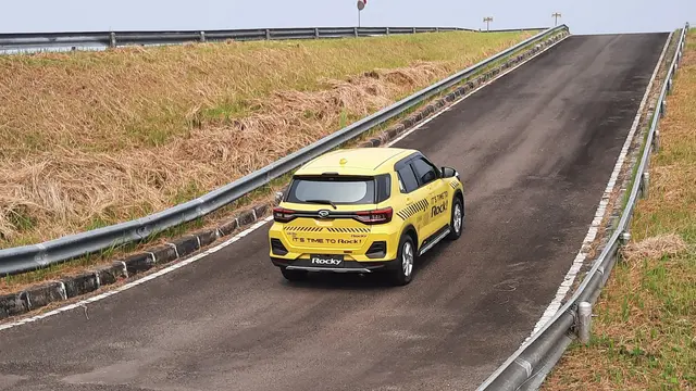 Menguji Daihatsu Rocky 1.2L (Ist)