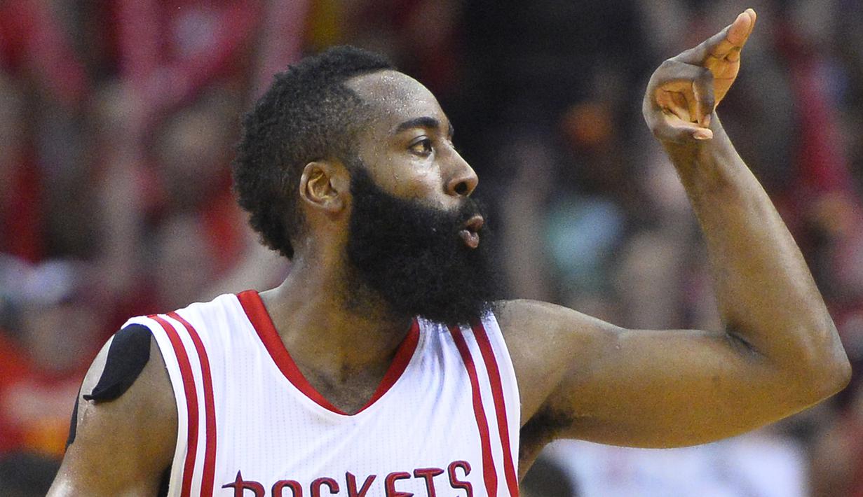 9. James Harden (Basket) - 36 juta poundsterling (Rp 621 miliar). (EPA/Larry W. Smith)