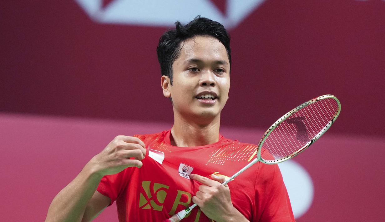Selebrasi atlet bulutangkis tunggal putra Indonesia, Anthony Ginting usai mengalahkan wakil China dalam final Piala Thomas 2020 yang berlangsung di Denmark, Minggu (17/10/2021). (AFP/Ritzau Scanpix/Claus Fisker)