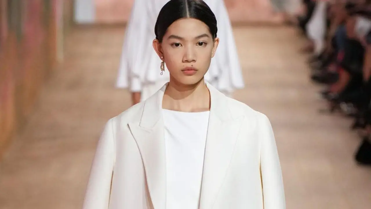 Bikin Bangga, 6 Aksi Model Indonesia Jacey Philana Bawakan Koleksi Dior Couture di Paris Couture Week