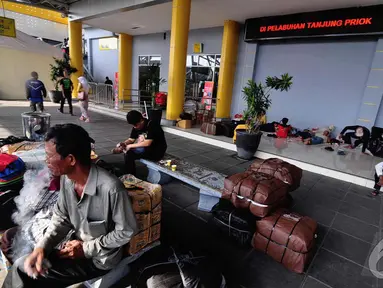 Lima hari menjelang perayaan Idul Fitri 1435 H (H-5) Tanjung Priok terlihat sepi dari aktivitas mudik (Liputan6.com/Faizal Fanani)