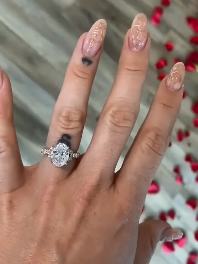 Penyanyi JoJo Dilamar Kekasih, Pamer Cincin Berlian Berkilau