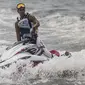 Atlet jetski Indonesia, Aero Aswar, berlatih jelang Asian Games di Jetski Indonesa Academy, Jakarta, Minggu (5/8/2018). Pada Asian Games XVIII, cabang jetski menargetkan raihan dua medali emas. (Bola.com/Vitalis Yogi Trisna)