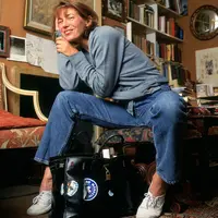 Tas Hermes Birkin pertama milik Jane Birkin akan dilelang. Intip sejarah serta spekulasi artis yang akan mengikuti lelang. [@sotheby/x].