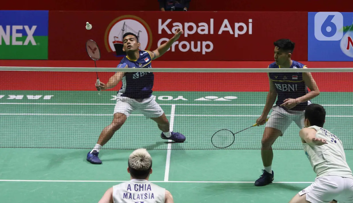 Pram/Yere menyerah lewat pertandingan rubber game. Mereka kalah 21-12, 21-23, dan 13-21. (Liputan6.com/Herman Zakharia)