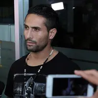 Selain sahabat dan keluarga yang datang menjenguk Julia Perez yang sedang kritis di Rumah Sakit Cipto Mangunkusumo, mantan suaminya, Gaston Castano juga terlihat hadir. (Deki Prayoga/Bintang.com)