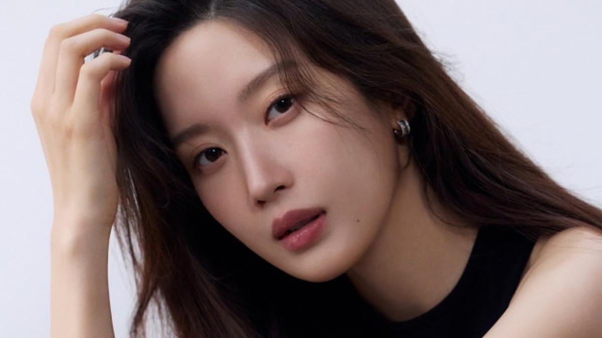 Penampilan Elegan Moon Ga Young, Foto Profil Terbaru dengan Vibe Mature