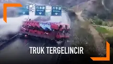Truk tergelincir memicu tabrakan beruntun yang melibatkan 15 kendaraan lain di China. Akibatnya lalu lintas macet selama 10 jam.