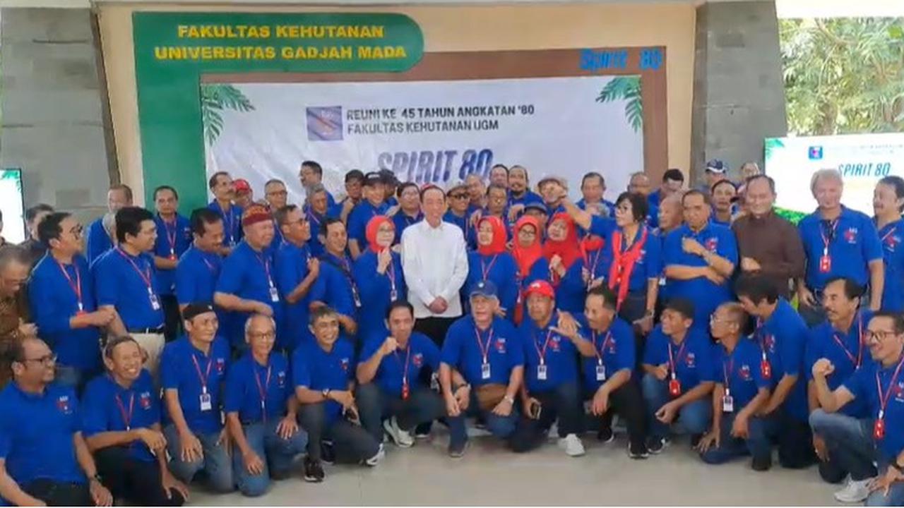 Jokowi di acara reuni FK UGM
