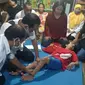 Vea kedatangan tim psikoterapi dari Kementerian Sosial RI, Balai Besar Rehabilitasi Sosial Penyandang Disabilitas Fisik Prof Dr Soeharso Surakarta, Senin  (10/8/2020). (Liputan6.com/ Ahmad Adirin).