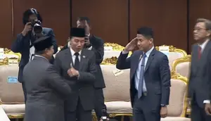 Momen Jokowi Beri Jempol ke Prabowo Usai Pidato Kenegaraan