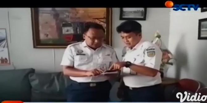 VIDEO: Penumpang Melonjak Hingga 49 Ribu di Stasiun Gubeng Surabaya