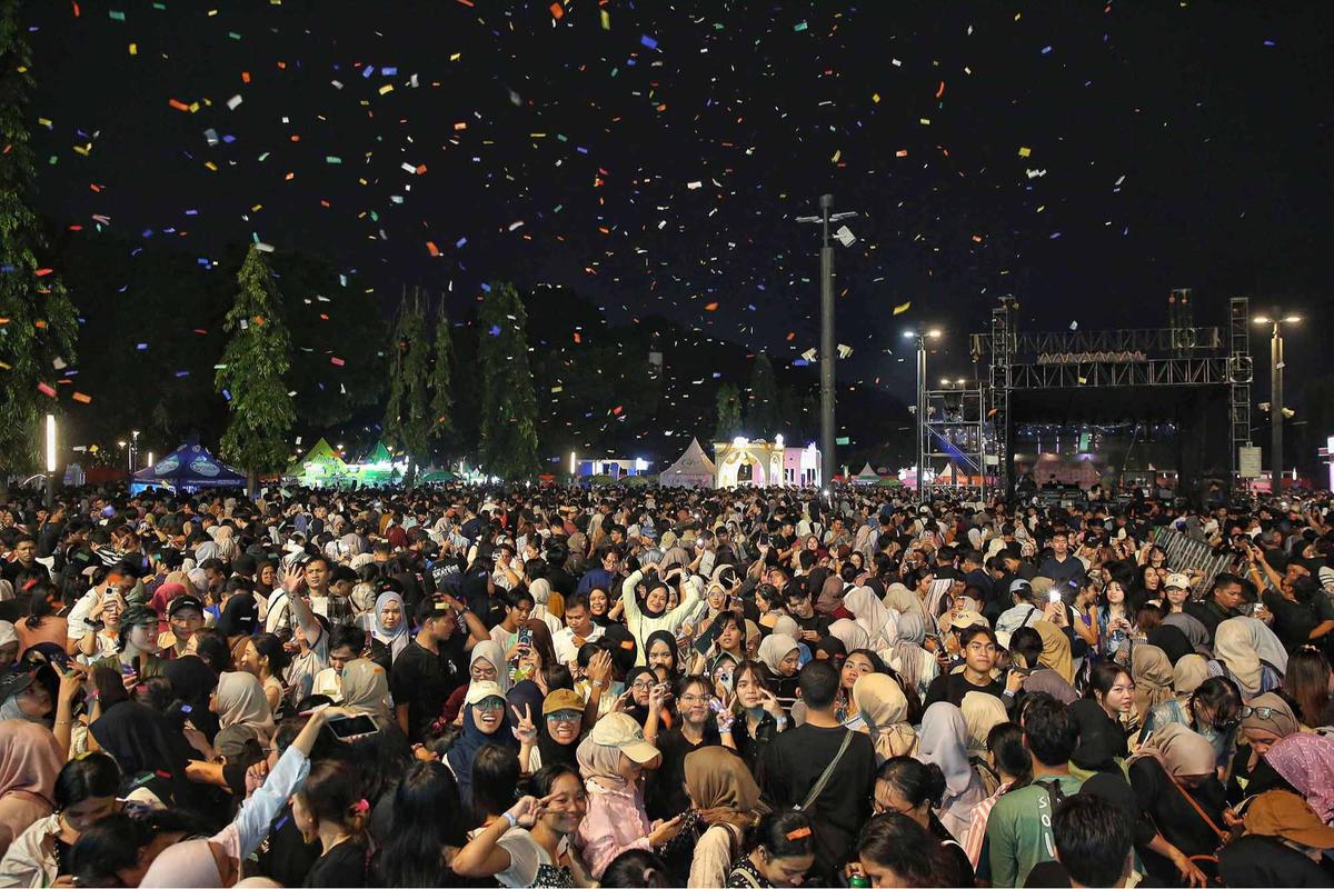 FOTO: Penampilan TULUS Menghibur Ribuan Pengunjung KapanLagi Buka Bareng BRI Festival 2025