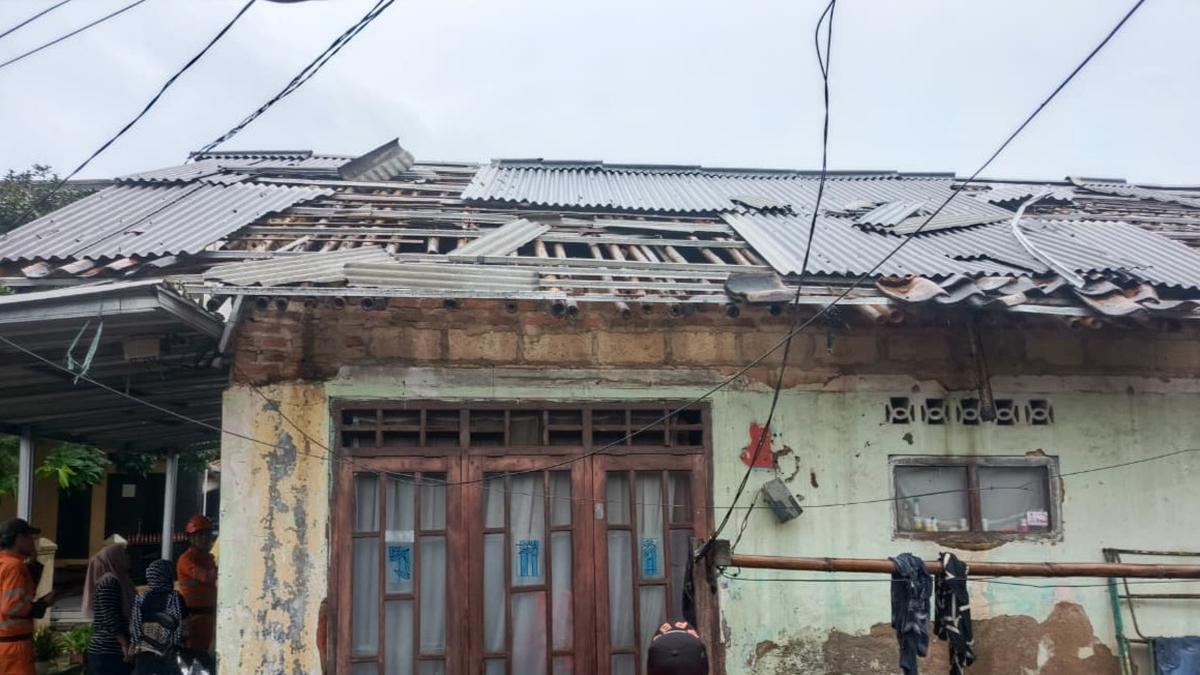 Hujan dan Angin Kencang Terjang Bogor, 19 Rumah Rusak di Dua Kelurahan