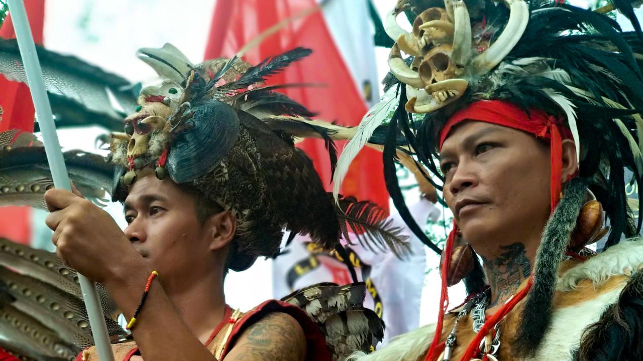 Terbuat dari Bahan Alami, Ini Baju Adat Paling Unik di Indonesia