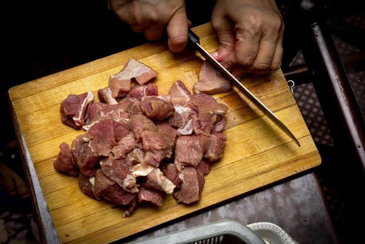 Tips Memasak Daging Sapi agar Empuk, Bernutrisi, dan Tidak Bau ala Profesional
