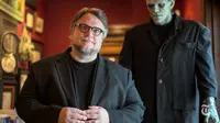 Film Guillermo del Toro kerap diisi dengan monster-monster mengerikan. Begitu pula dengan rumahnya.