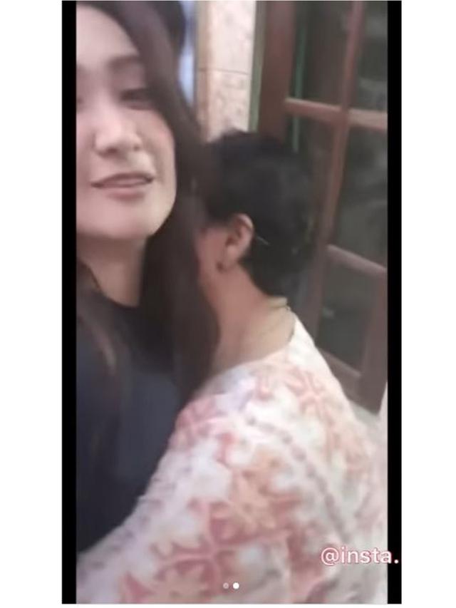 6 Potret Nafa Urbach Ajak Blusukan ke Rumah Lama di Kampung Halaman, Sederhana