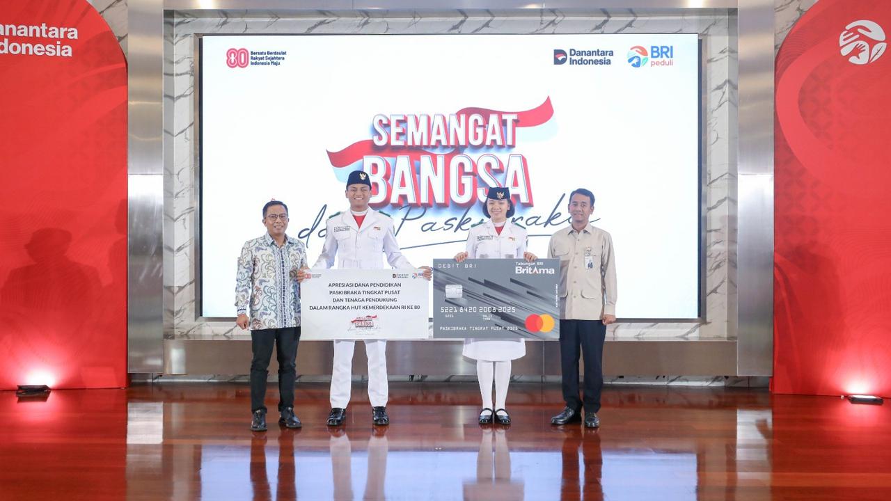BRI menyalurkan dana apresiasi kepada 76 anggota Paskibraka Nasional