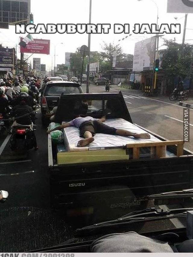 8 Meme Nyeleneh Orang Ngabuburit Ini Bikin Geleng Kepala