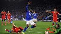 Leicester City dan Napoli harus puas bermain imbang 2-2 pada laga perdana fase grup Liga Europa musim ini di King Power Stadium, Jumat (17/9/2021) dini hari WIB. (AFP/Oli Scarff)