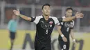 Striker Home United, Song In-young, melakukan selebrasi usai mencetak gol ke gawang Persija Jakarta pada laga Piala AFC di SUGBK, Jakarta, Selasa (15/5/2018). Persija takluk 1-3 dari Home United. (Bola.com/M Iqbal Ichsan)