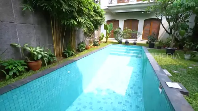 [Fimela] Rumah Rina Nose