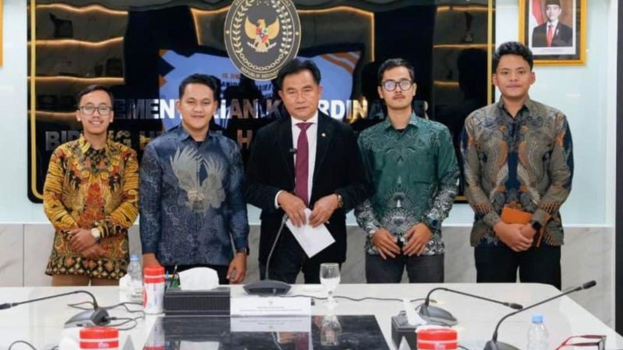 Yusril Sampaikan Tuntutan BEM SI ke Presiden Prabowo, Tegaskan Kebebasan Berpendapat