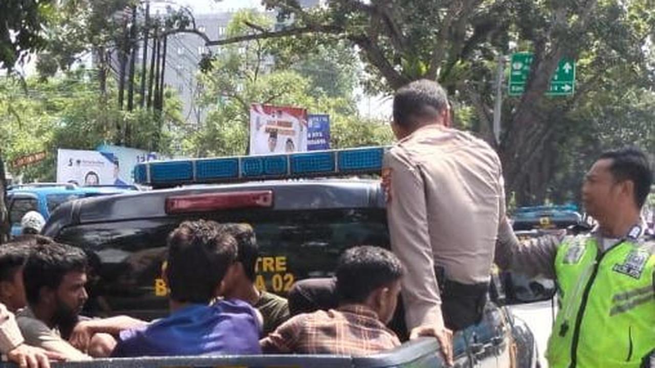 Ngemper' di Jalanan Pekanbaru, 13 Warga Rohingya Dibawa Polisi