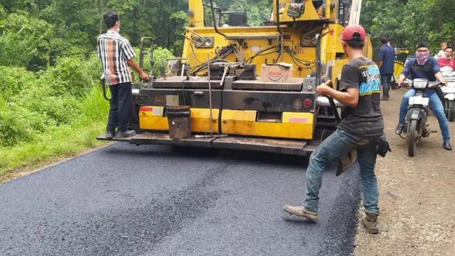 Perbaikan jalan di Kabupaten Purwakarta