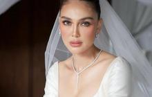 Potret Sepatu, Aksesoris hingga Perhiasan Luna Maya Terlihat Simpel dan Manis, Harganya Bikin Dompet Kaum Mendang-Mending Menangis