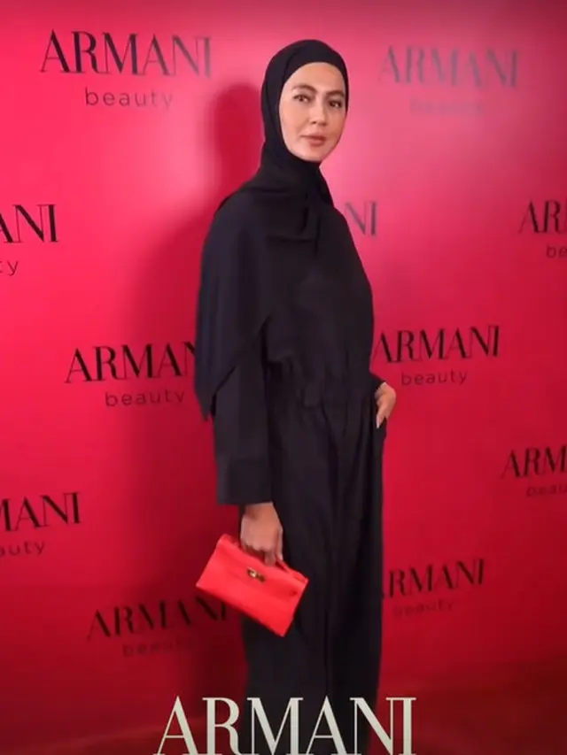 Parada Gaya Glamor Seleb dengan Outfit Serba Hitam, dari Jessica Mila, Paula Verhoeven, hingga Mahalini Raharja