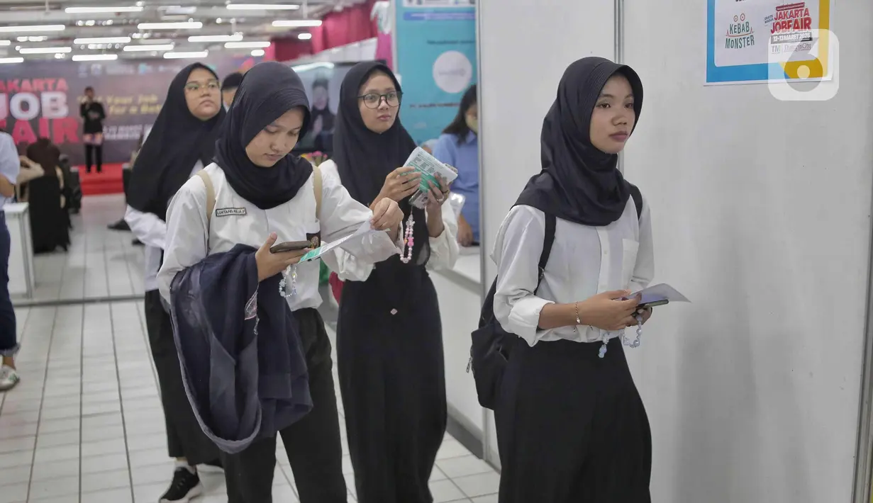 Ada 40 perusahaan yang ikut dalam job fair ini, empat di antaranya langsung membuka walk in interview bagi ratusan pencari kerja. (Liputan6.com/Angga Yuniar)