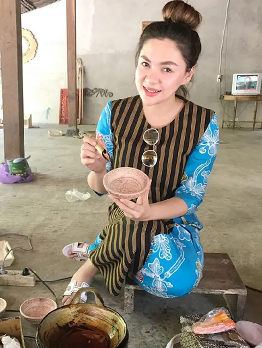 Menurut Brigjen Pol Herry Rudolf Nahak Direktur Tindak Pidana Umum Bareskrim Polri di Gedung Bareskrim Polri, Gambir, Jakarta Pusat, beberapa waktu lalu, pemeriksaan para artis mungkin dilakukan apabila dibutuhkan. (Instagram/vickyshu)