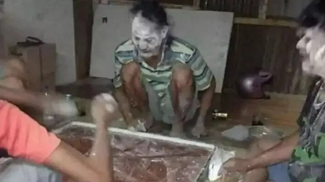 7 Potret Bapak-Bapak saat Main Bareng Temannya Ini Nyelenehnya Melebihi Bocah