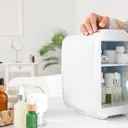 Wajib Punya! Ini Alasan Kulkas Skincare Mini Efektif Jaga Kualitas Kosmetik