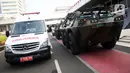 Sementara itu, kendaraan taktis seperti panser, barakuda, water canon, hingga ambulance dari RSPAD juga telah disiagakan. (Liputan6.com/Johan Tallo)