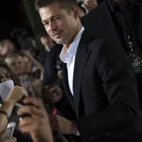 “Anak laki-laki meminta maaf dan Brad memaafkan mereka semua untuk segala yang lebih baik. Mereka semua akhirnya menghabiskan waktu bersama dan kembali seperti semula,” tutur sumber yang dilaporkan Hollywoodlife.com (10/3). (AFP/Bintang.com)