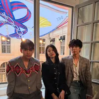 Intip gaya akrab V BTS, Bae Suzy, dan Park Bo Gum bak trio bestie selama di Paris (@bogummy)