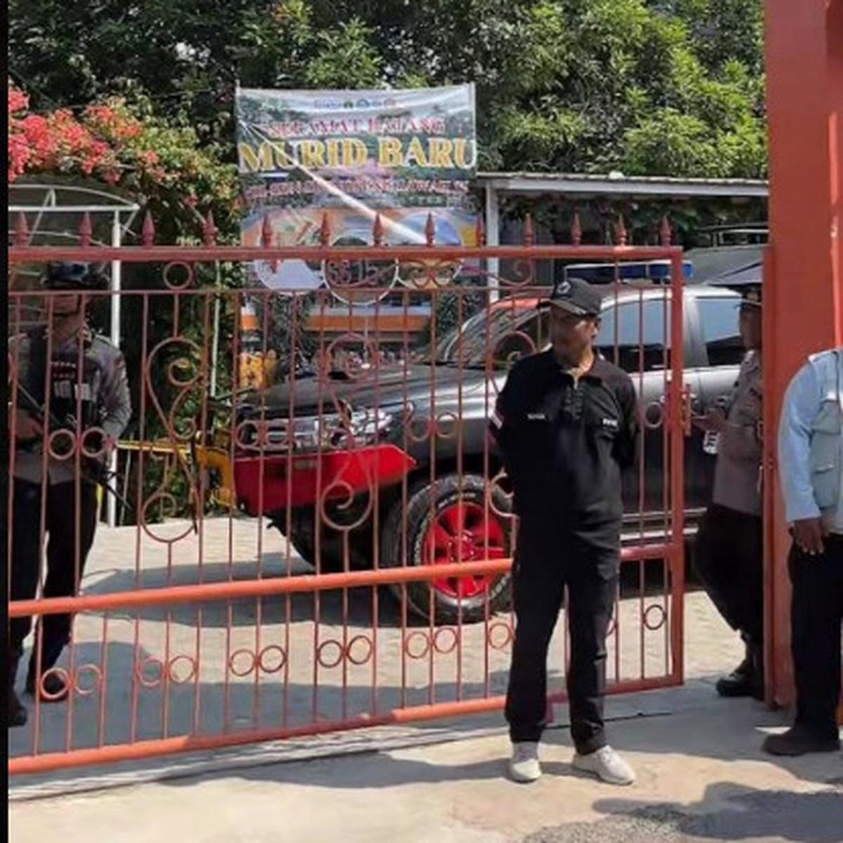 Tim Gegana dan Densus 88 Antiteror turun tangan usai dapat laporan ancaman bom di SDN Srengseng Sawah 15, Jagakarsa, Jakarta Selatan, Senin (13/7/2026)
