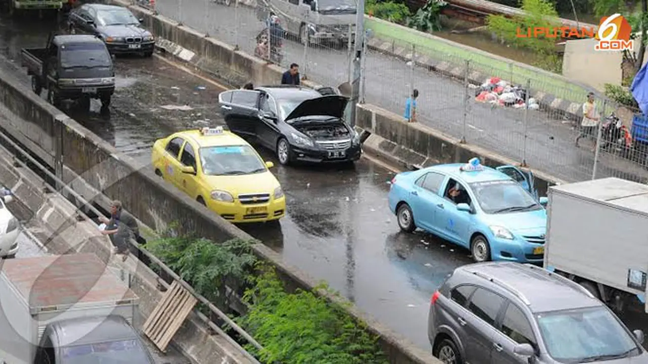 3-mogok-banjir-140118c.jpg