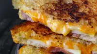 Prosciutto, apple, and gruyere grilled cheese. (Via: portlandfln.com)