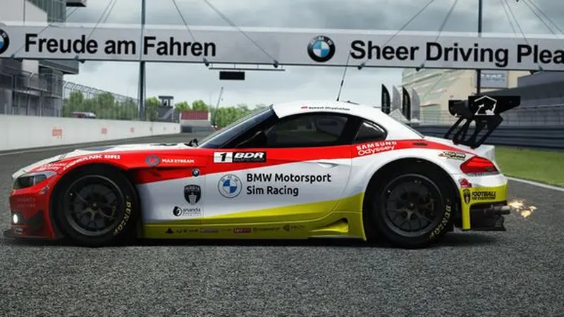 BMW Z4 GT3 Balap di Rumah BMW Indonesia