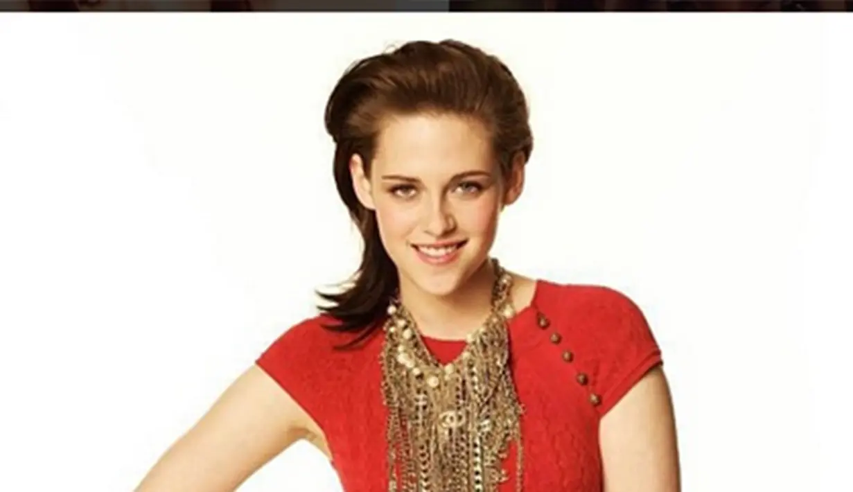 Difoto tersebut hanya selembar handuk yang menutupi tubuh Kristen bagian kanannya, payudara sebelah kirinya pun hanya ditutupi dengan tangan. (Via Instagram/@kristenstewart)