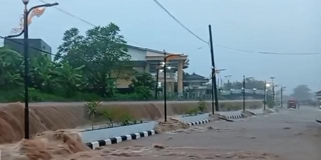 Banjir dan Longsor di 5 Kecamatan Sukabumi, Wilayah Simpenan Terparah