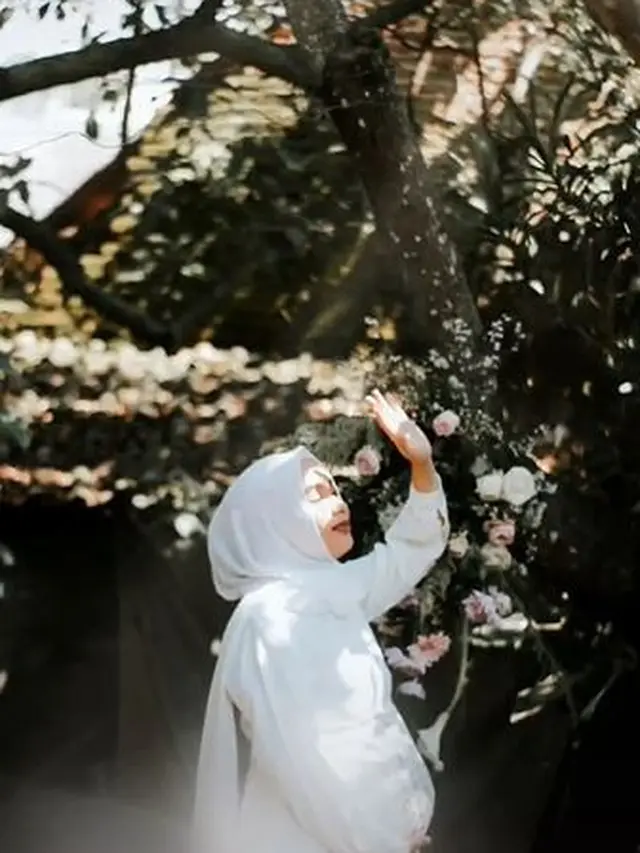 Wanita Ini Lakukan Maternity Shoot di Kandang Ayam, 6 Hasil Fotonya Bikin Takjub