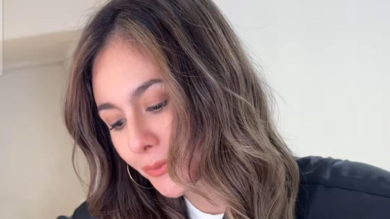 Meski usianya kini sudah menginjak 42 tahun, penampilan tampak terlihat awet muda.<br>
